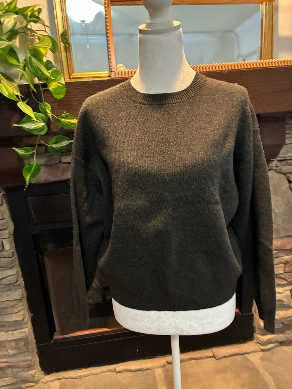 Vigoss Dark Gray Crewneck Sweater
